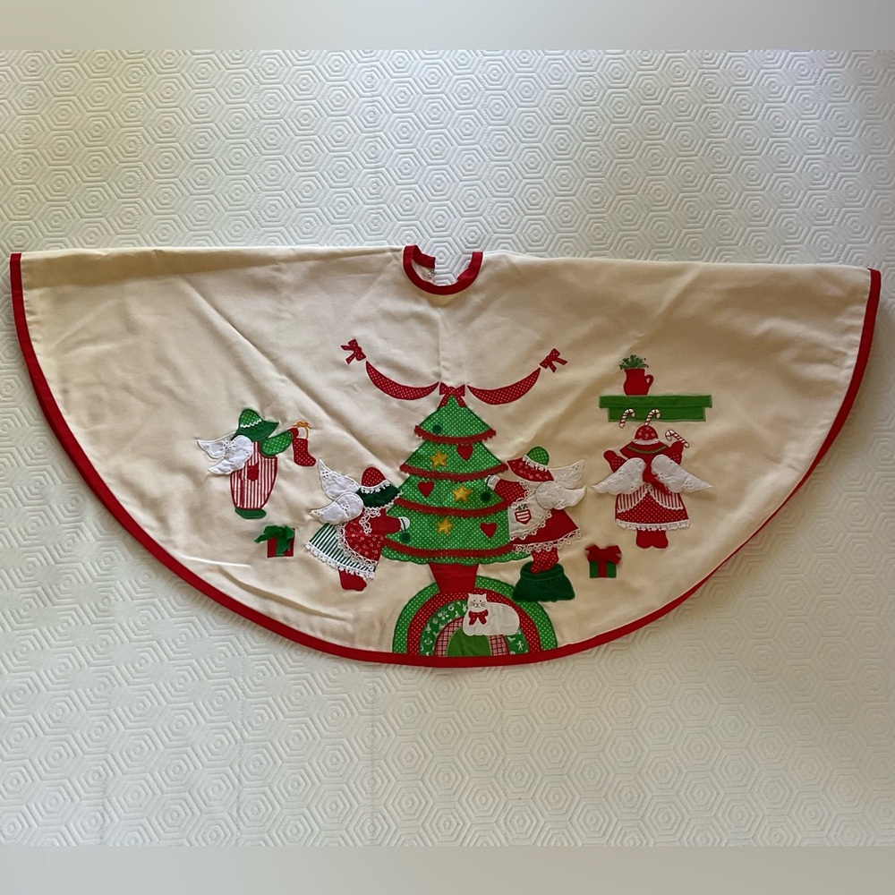 House of Hatten Christmas Tree Skirt Angel Scene Vintage
